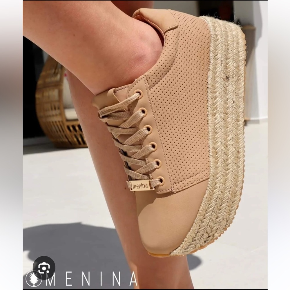 The Menina Women's Roma 6 lace-up sneakers